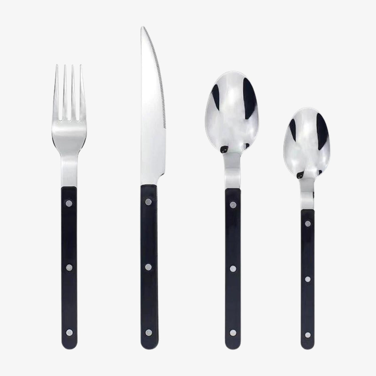 Set de cubiertos con diseño grabado para seis personas