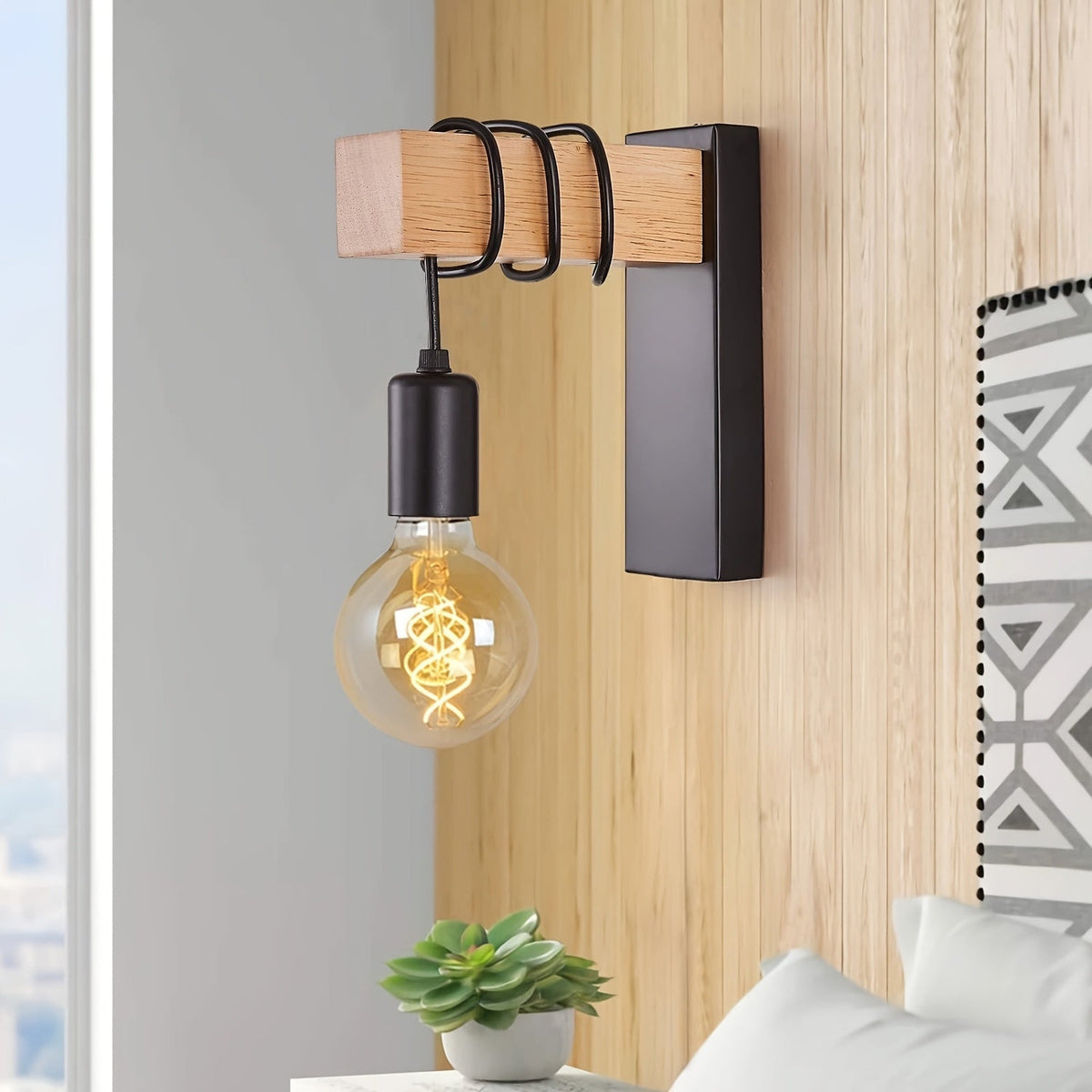Aplique de pared industrial de madera y metal con bombilla expuesta