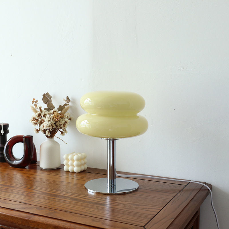 Lámpara de mesa escultural de cristal brillante con forma de huevo y pastel