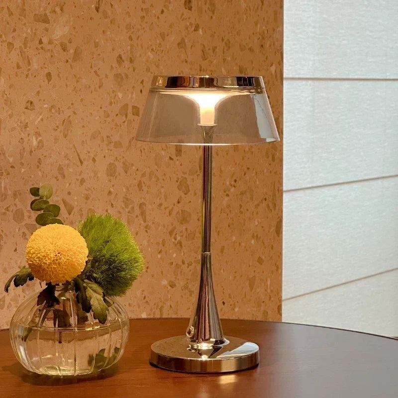 Lámpara de mesa con pantalla de acrílico translúcido, inalámbrica, recargable, regulable y con base metálica