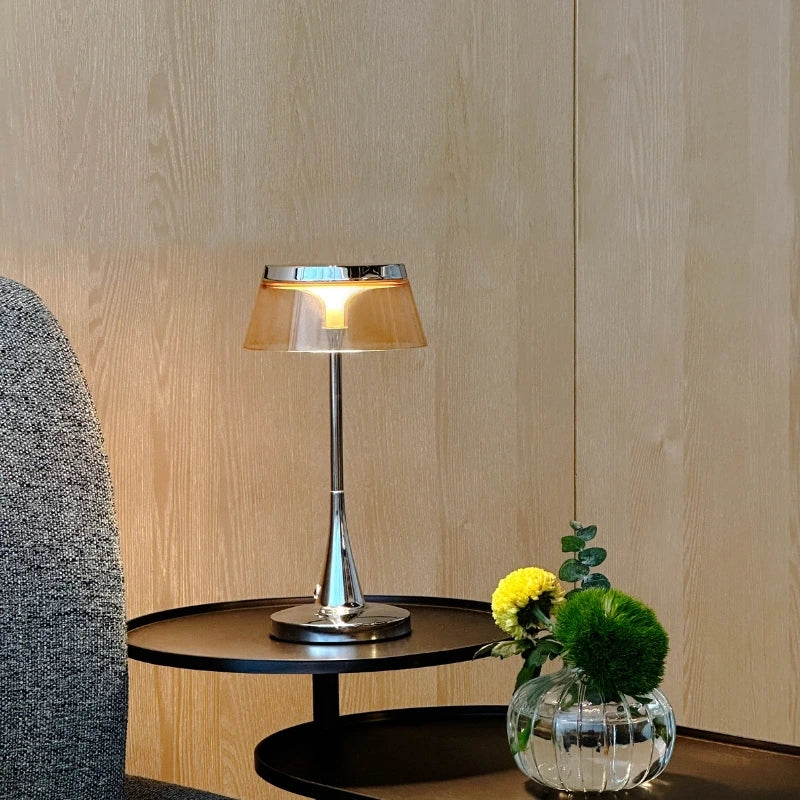 Lámpara de mesa con pantalla de acrílico translúcido, inalámbrica, recargable, regulable y con base metálica