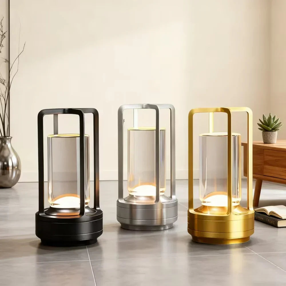 Lámpara de mesa moderna con estructura metálica cilíndrica y control táctil