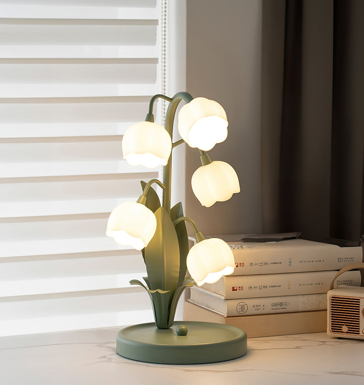 Lámpara de mesa floral con forma de tulipán y flor de orquídea