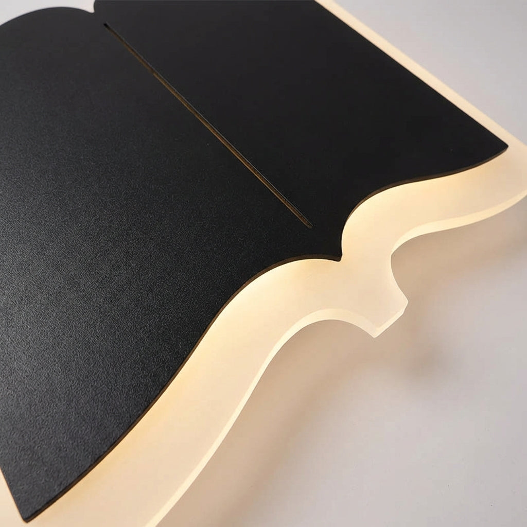 Lámpara de pared escultórica de hierro y acrílico con silueta de libro abierto