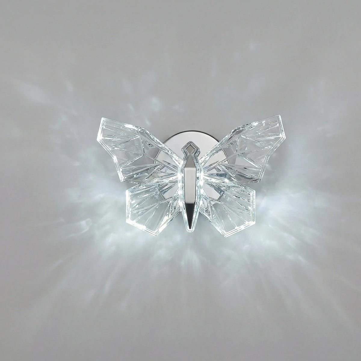 Lámpara de pared escultórica de acrílico con silueta de mariposa y luz ascendente y descendente