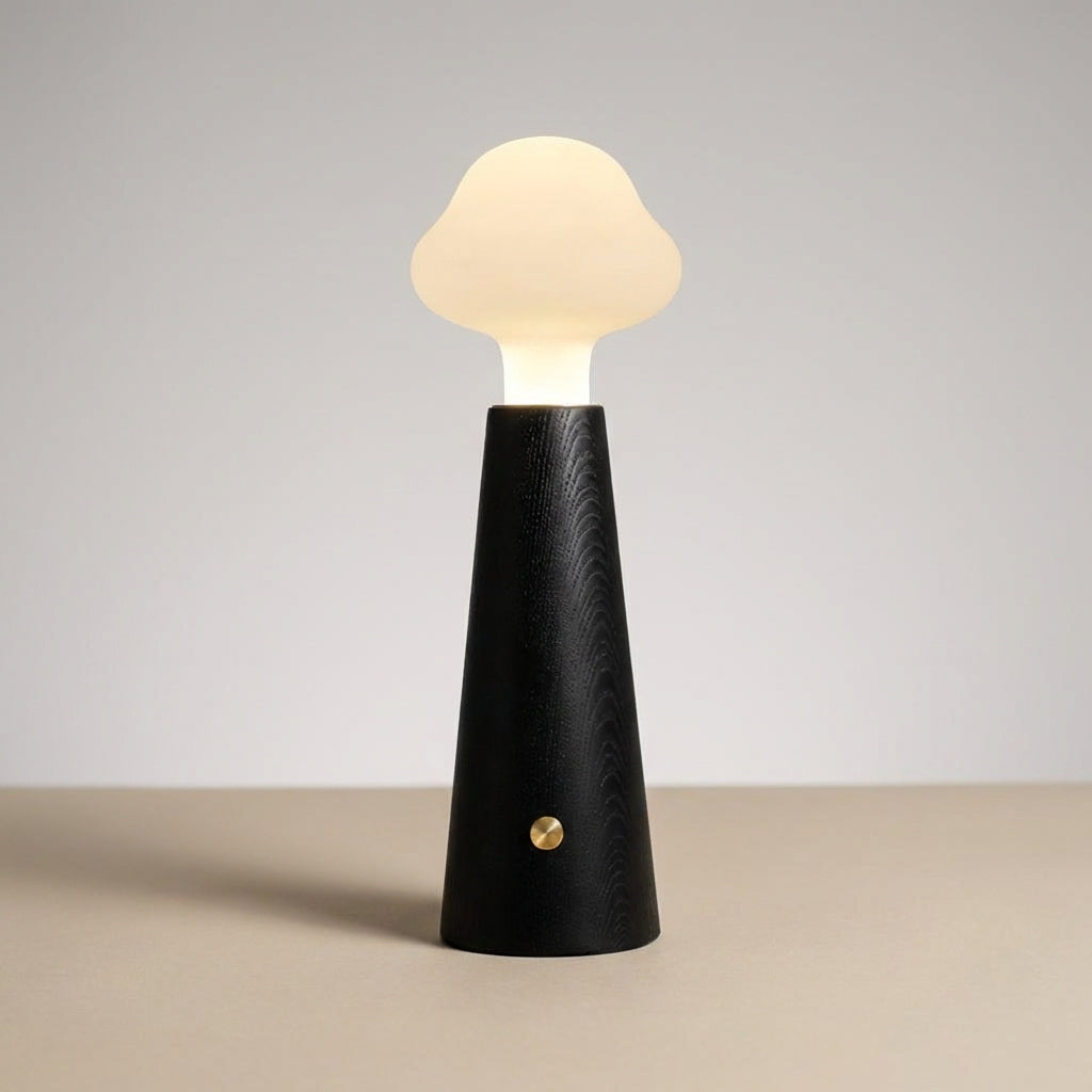 Lámpara de mesa con pantalla acrílica en forma de nube, base cónica y luz difusa