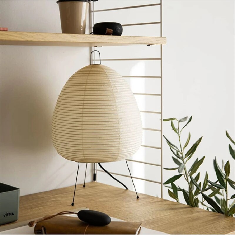 Lámpara de mesa minimalista zen japonesa con trípode de papel de arroz e iluminación ambiental