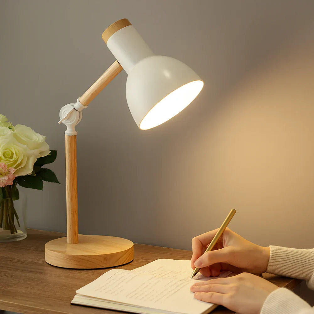 Lámpara de mesa o escritorio nórdica con base de madera y brazo ajustable