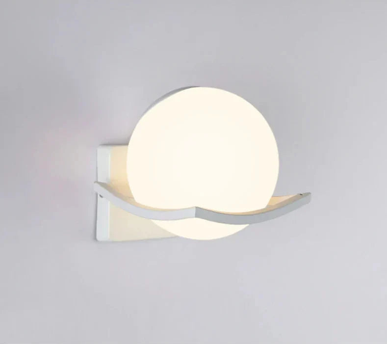 Lámpara de pared minimalista europea con esfera de vidrio opalino