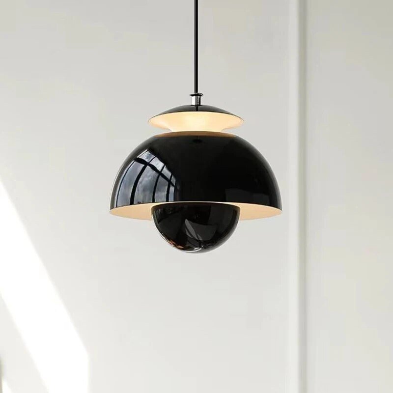Lámpara colgante nórdica de metal con diseño escultórico de capullo floral escandinavo