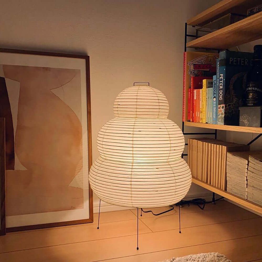 Lámpara de mesa de metal y papel de morera inspirada en los faroles japoneses