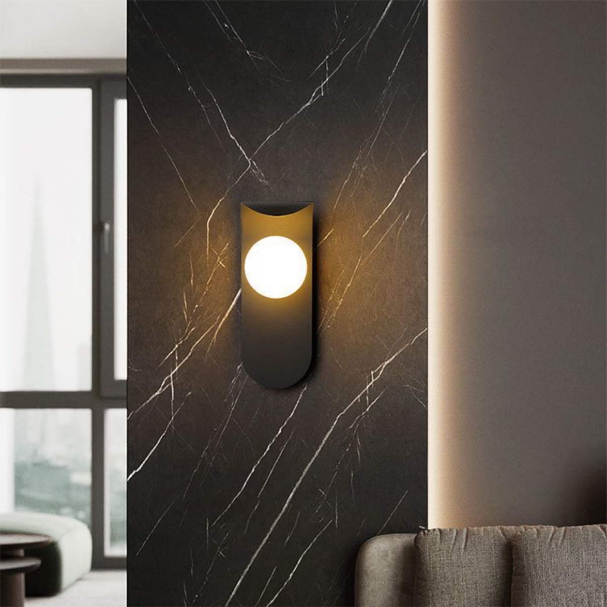 Aplique de pared nórdico minimalista con panel curvo y esfera de vidrio esmerilado