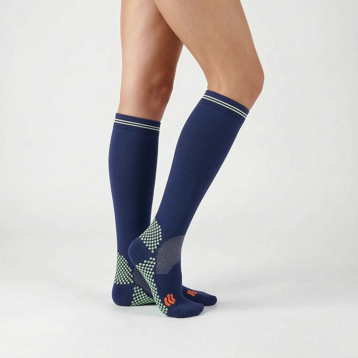 Calcetines deportivos de compresión hasta la rodilla, con tejido por zonas y parte superior acanalada