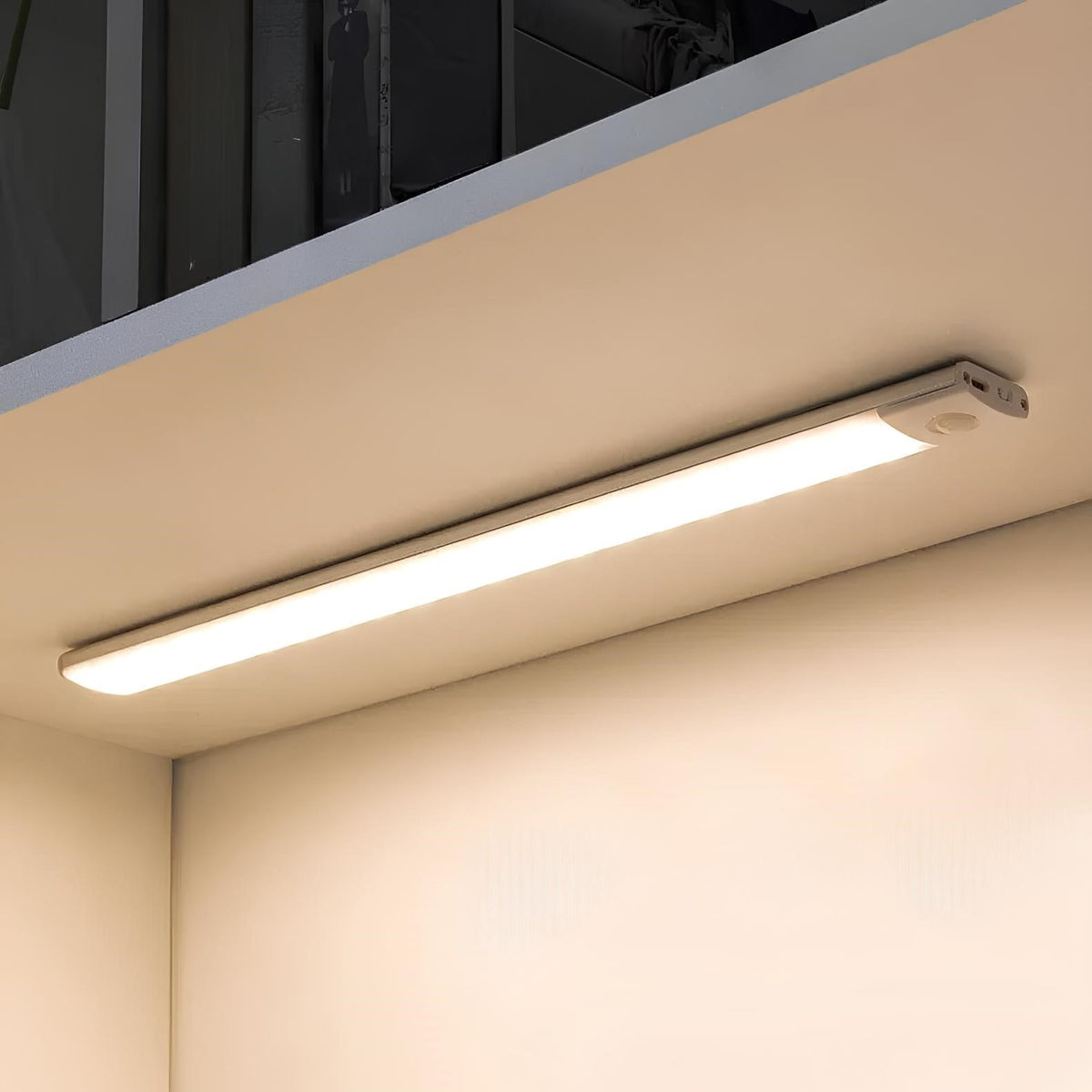 Barra de luz magnética recargable y regulable con sensor de movimiento