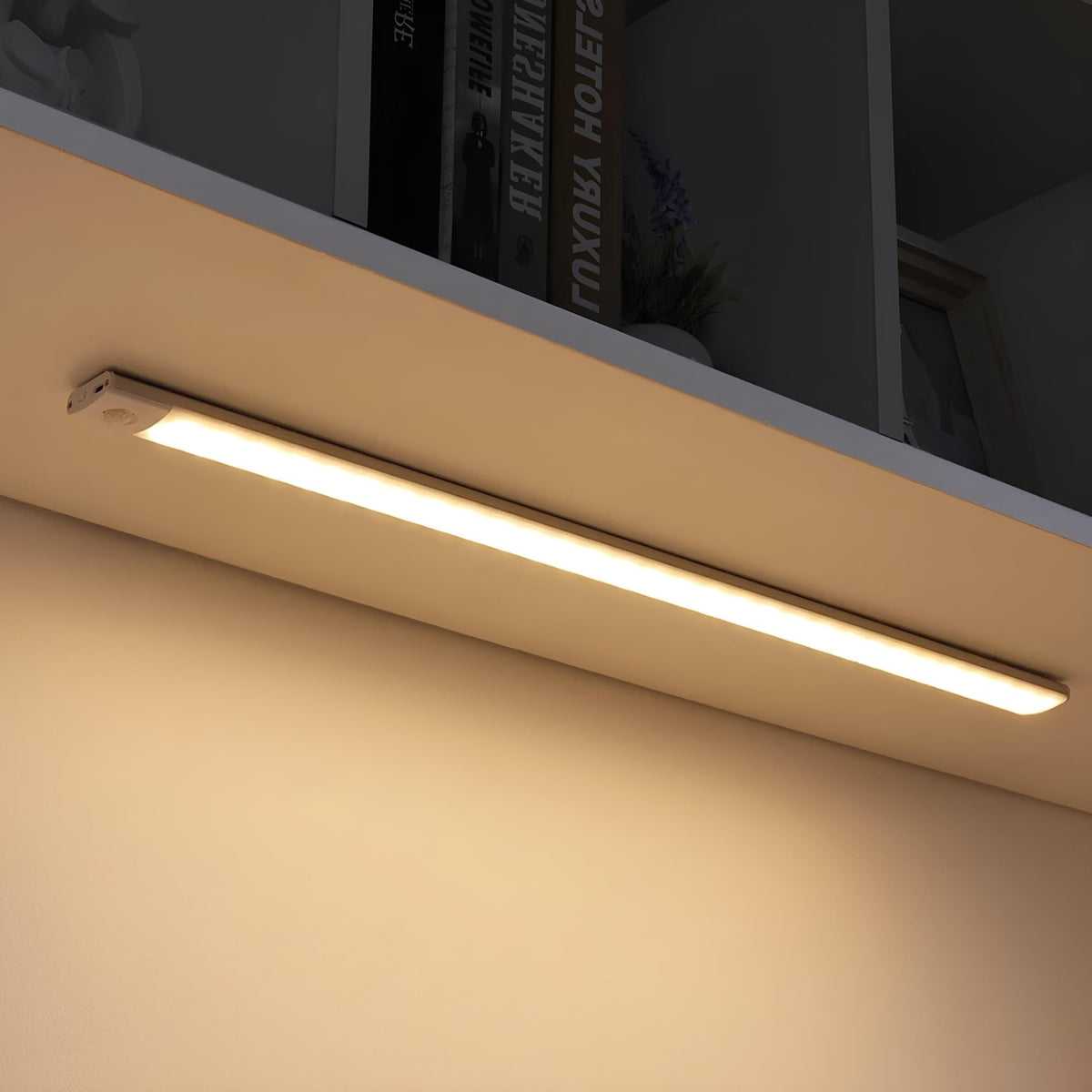 Barra de luz magnética recargable y regulable con sensor de movimiento