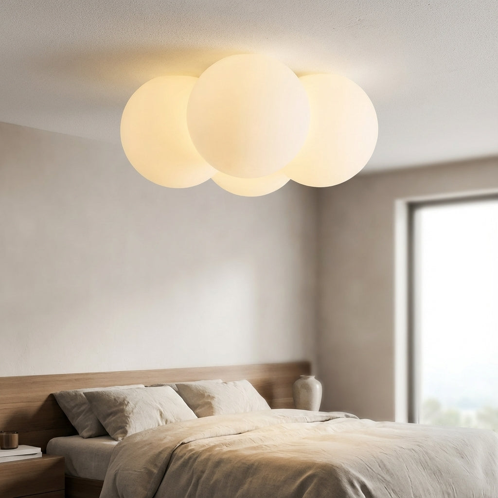 Lámpara de techo escultórica con forma de nube, perfil bajo y luz difusa