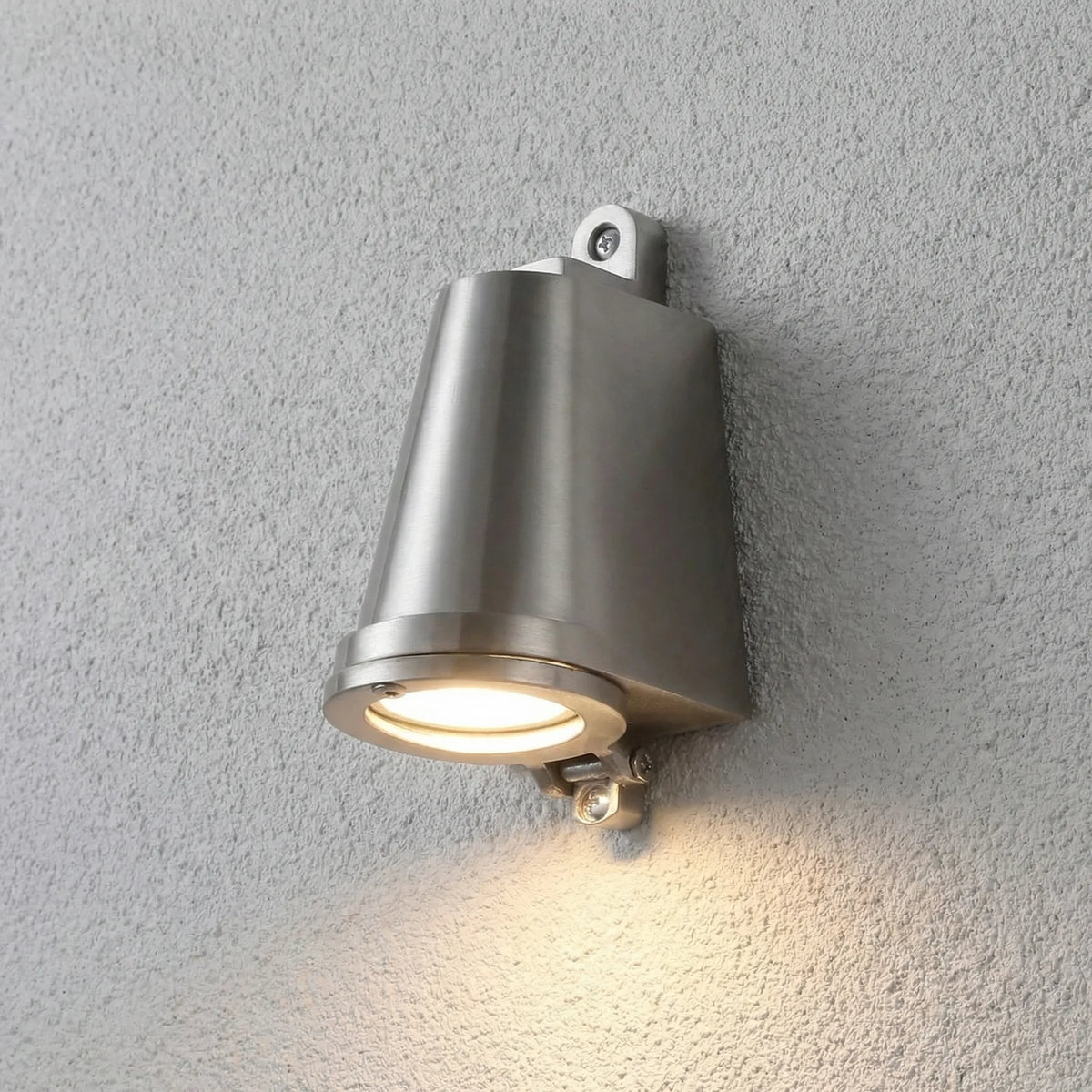 Lámpara de pared exterior metálica compacta, delgada y resistente a la intemperie