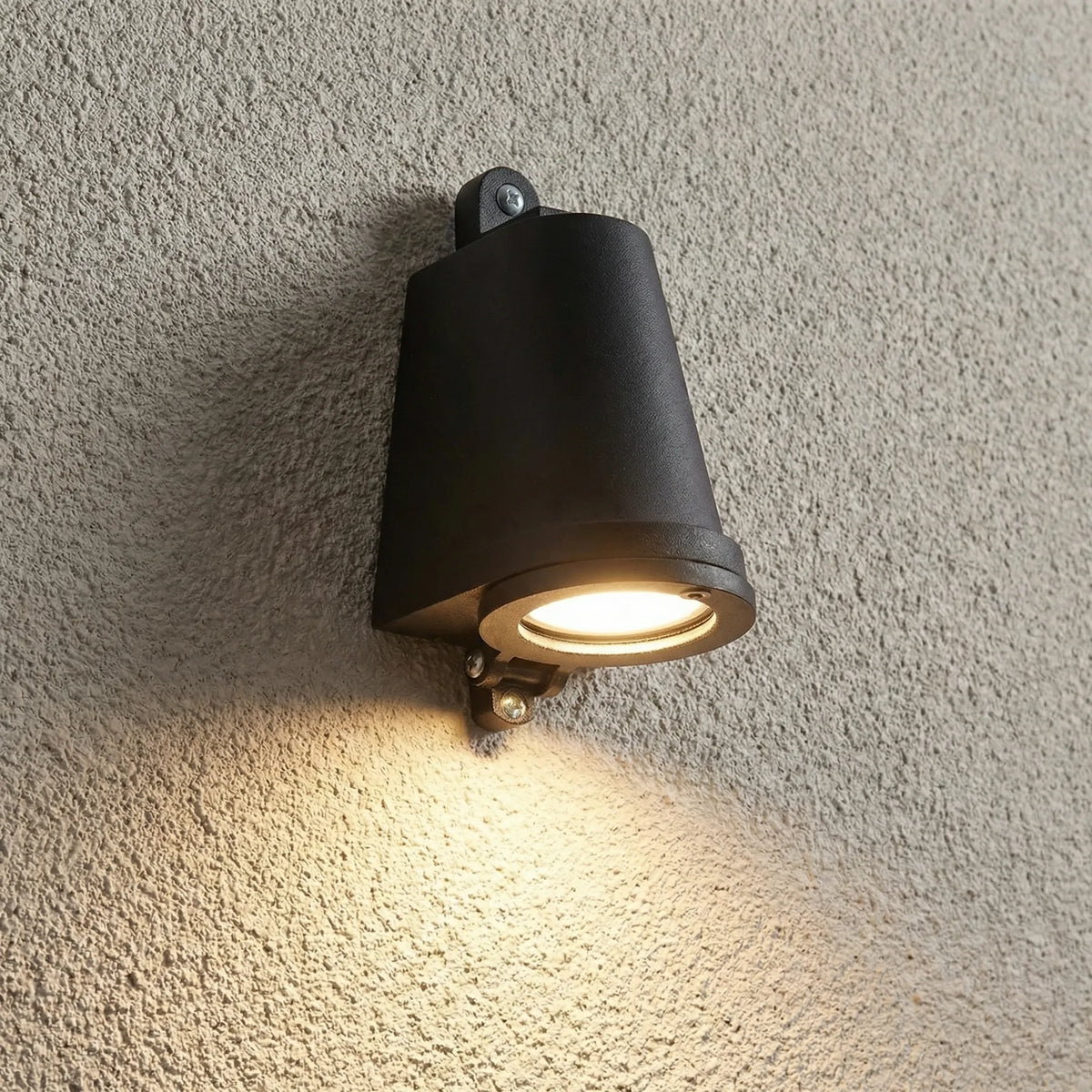 Lámpara de pared exterior metálica compacta, delgada y resistente a la intemperie