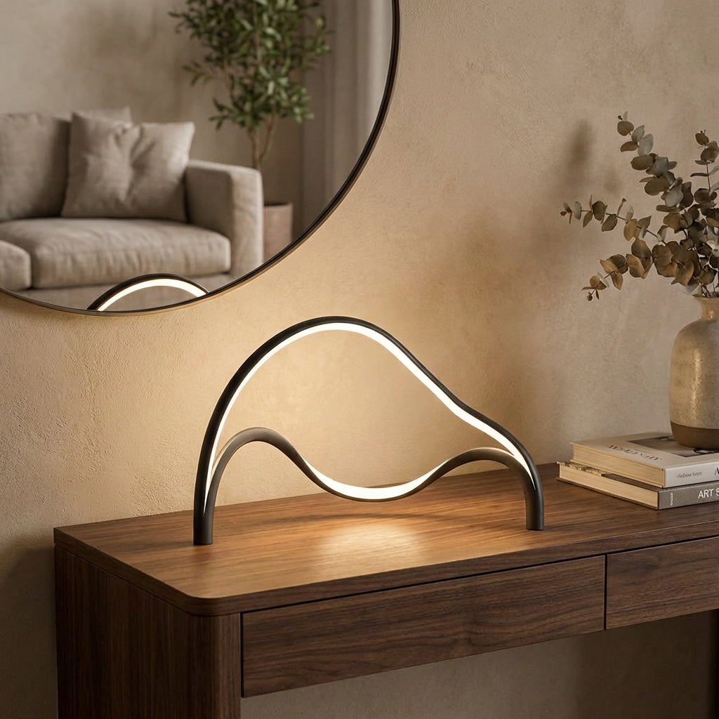 Lámpara de mesa compacta de metal y acrílico con silueta escultural