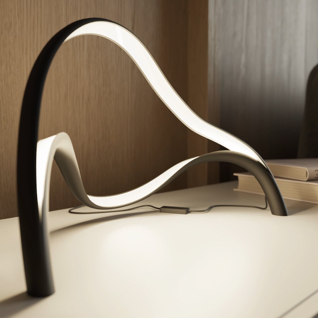 Lámpara de mesa compacta de metal y acrílico con silueta escultural