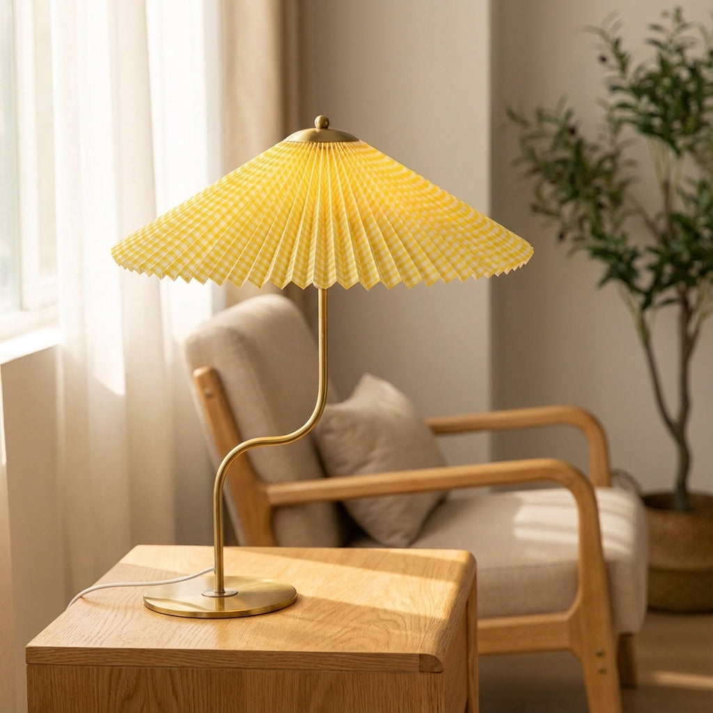 Lámpara de mesa escultórica con pantalla de parasol, regulable al tacto y con USB