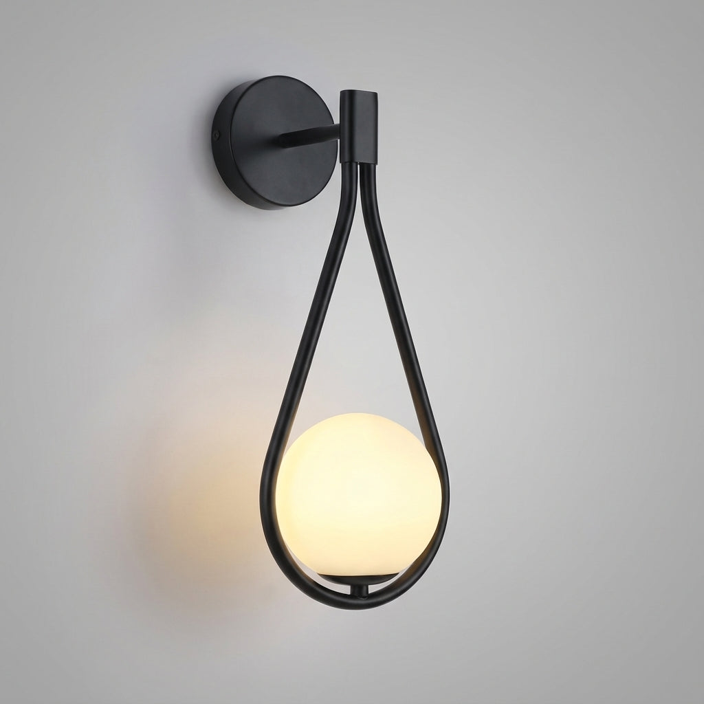 Aplique de pared escultórico de hierro y vidrio con globo en forma de lágrima