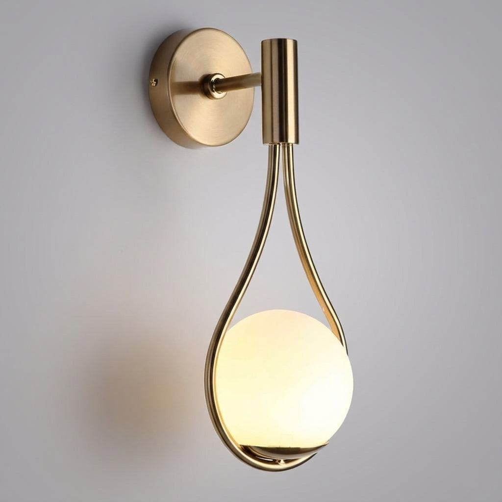 Aplique de pared escultórico de hierro y vidrio con globo en forma de lágrima