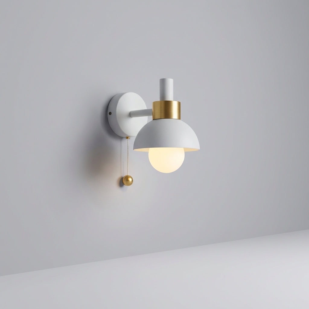 Lámpara de pared divertida con pantalla en tonos pastel e interruptor de cordón