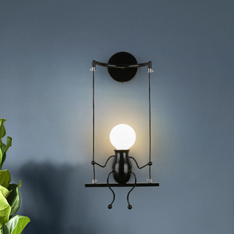 Aplique de pared de metal resistente con silueta de figura oscilante
