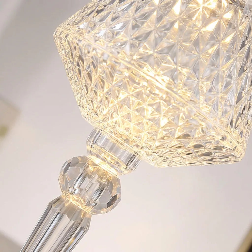 Lámpara de mesa acrílica inspirada en cristal facetado, recargable y regulable