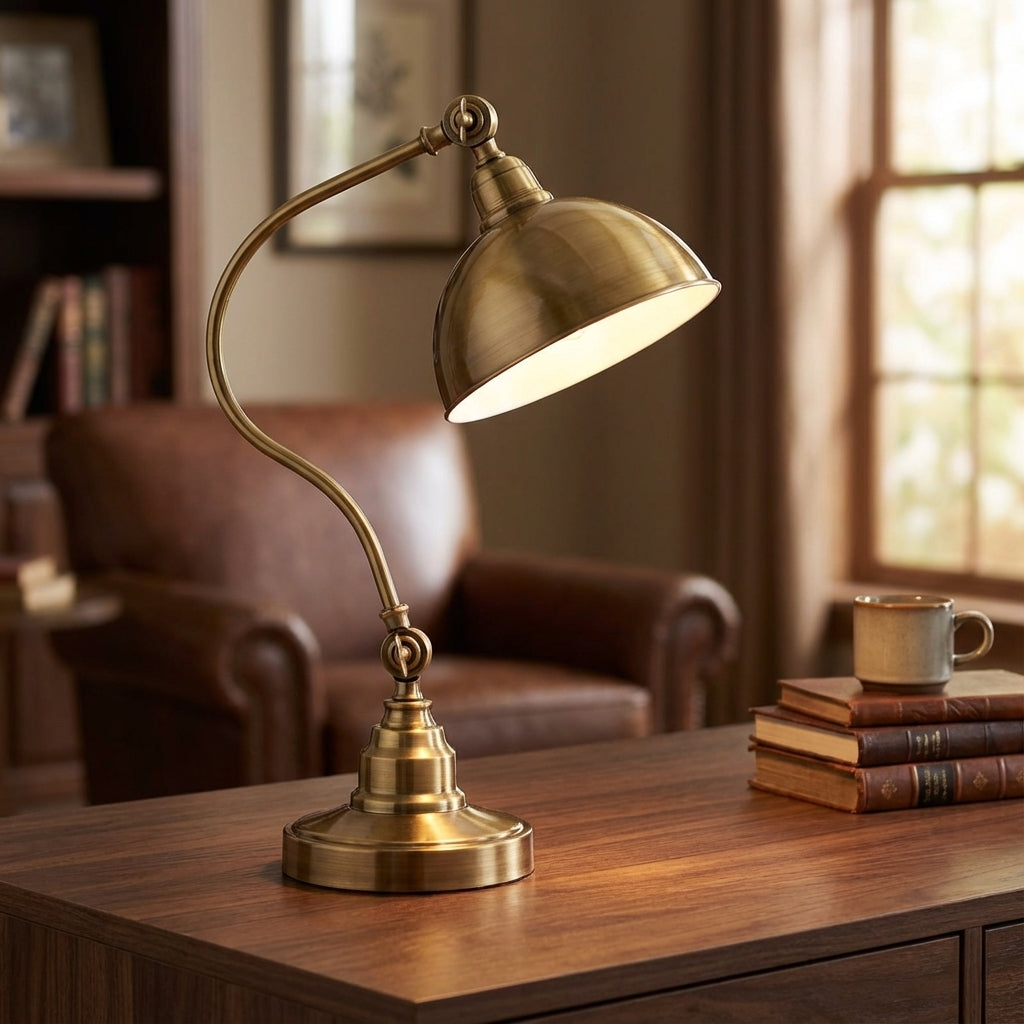 Lámpara de mesa vintage de metal con brazo curvado y pantalla abovedada