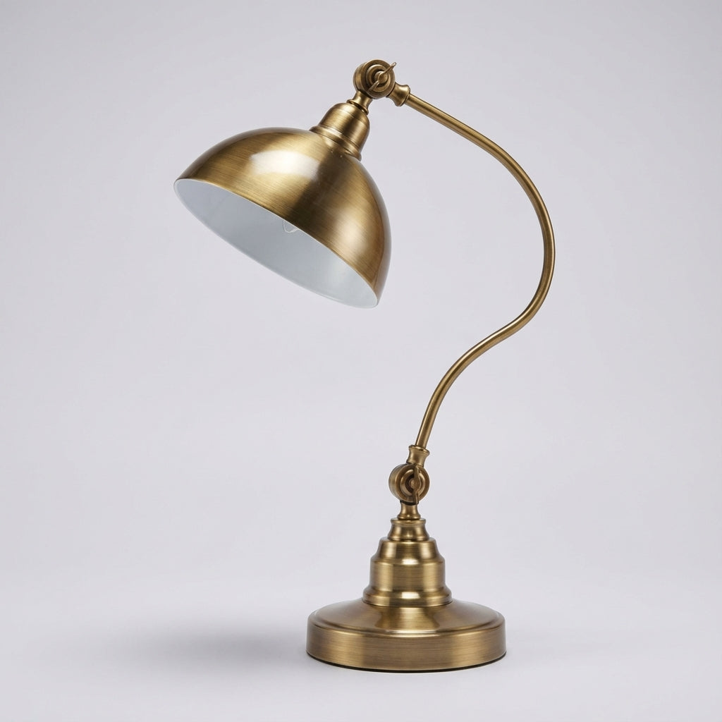 Lámpara de mesa vintage de metal con brazo curvado y pantalla abovedada