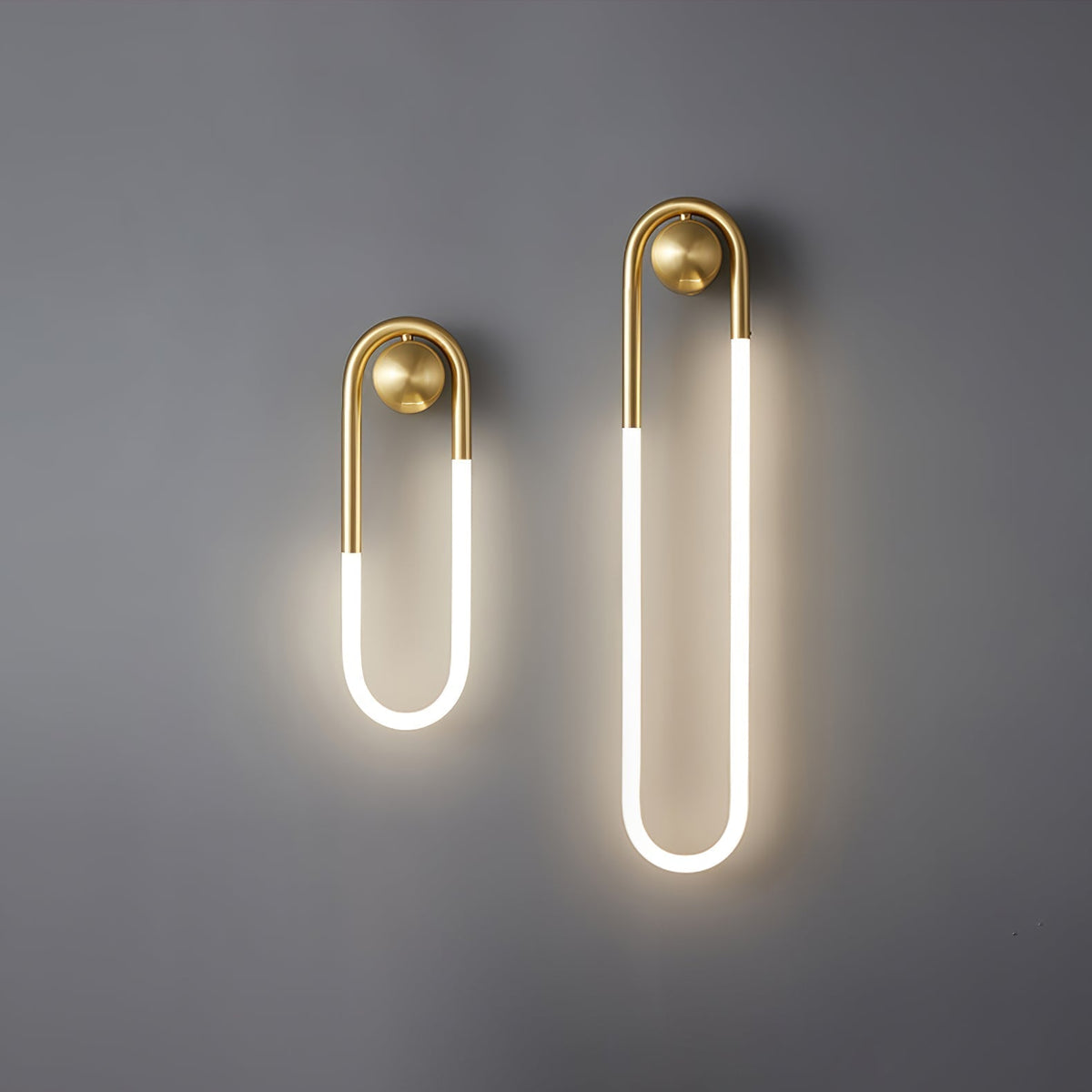 Aplique de pared arquitectónico minimalista con marco de latón en forma de lazo