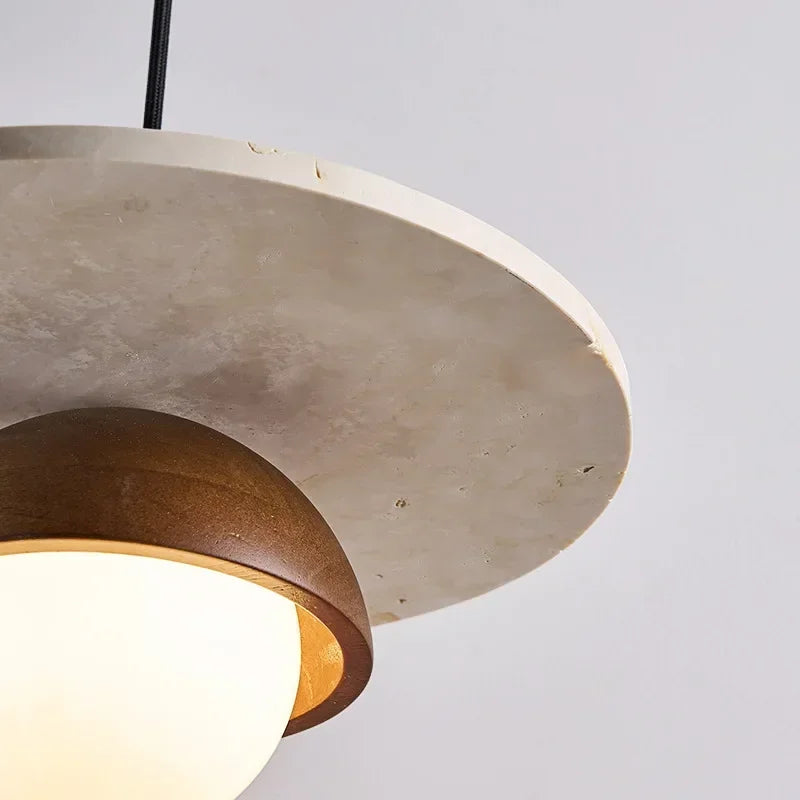 Lámpara colgante escandinava con cúpula de madera de nogal y piedra