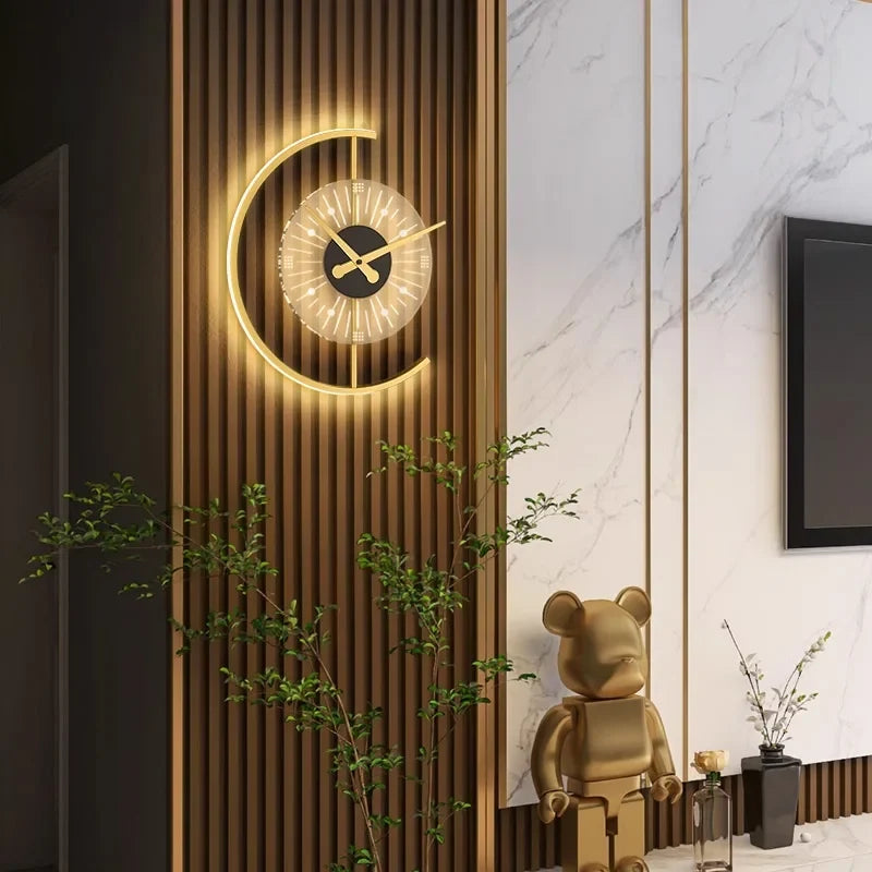Lámpara de pared escultórica posmoderna con reloj en forma de media luna y brillo ambiental