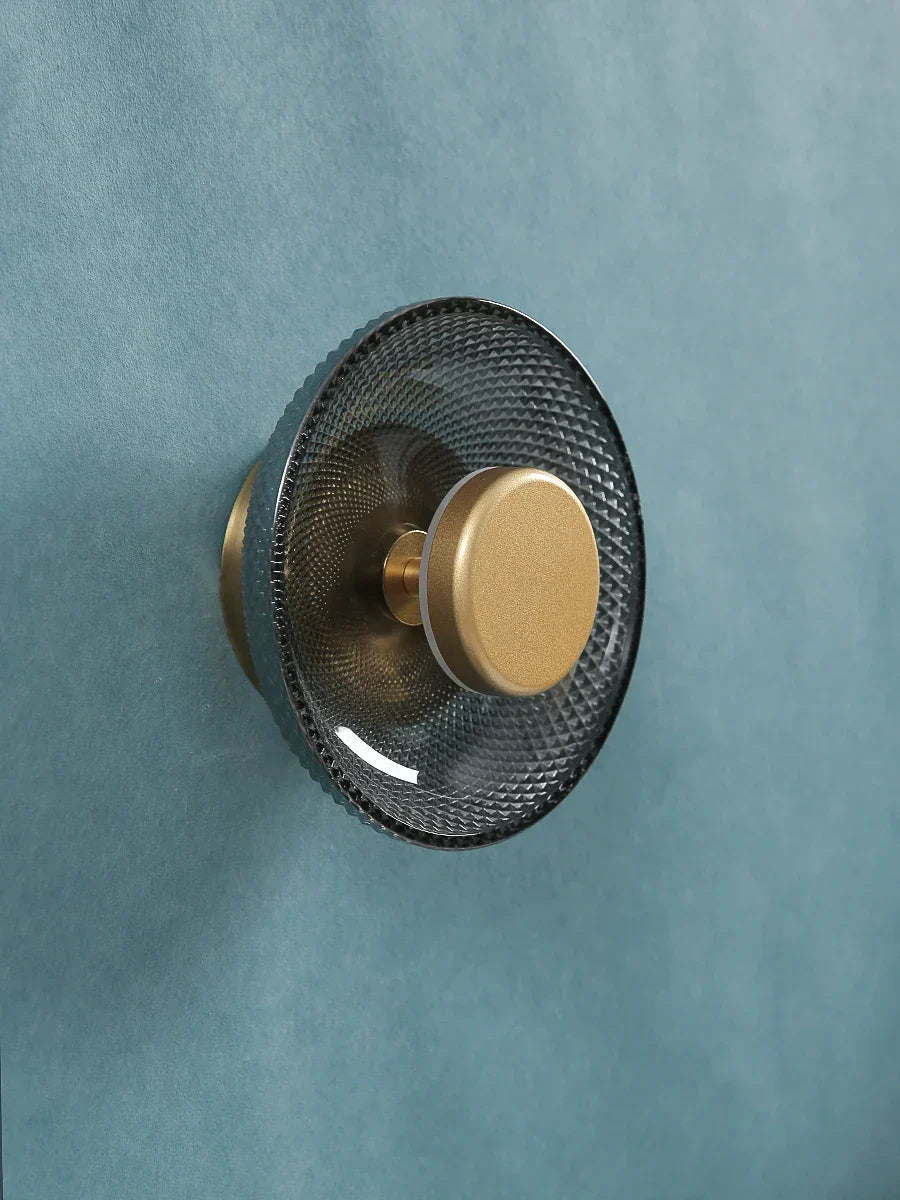 Aplique de pared escultórico de disco de vidrio texturizado y coloreado