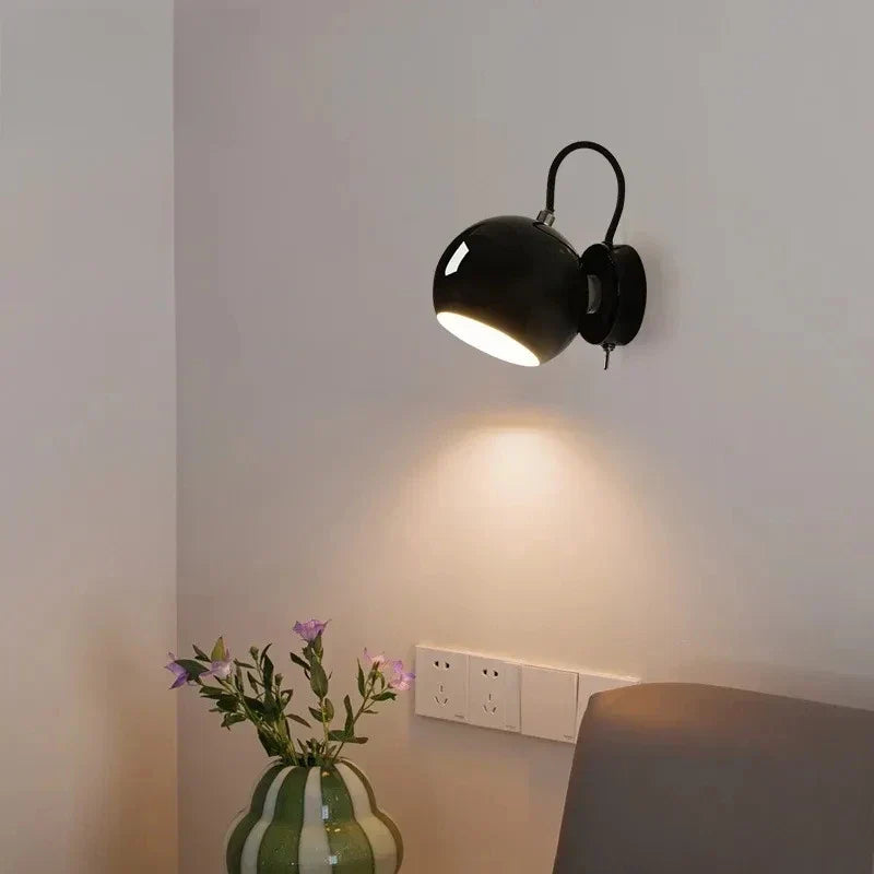 Aplique de pared nórdico minimalista con cúpula giratoria