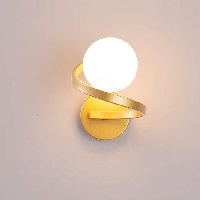 Lámpara de pared con esfera de vidrio esmerilado y marco espiral moderno