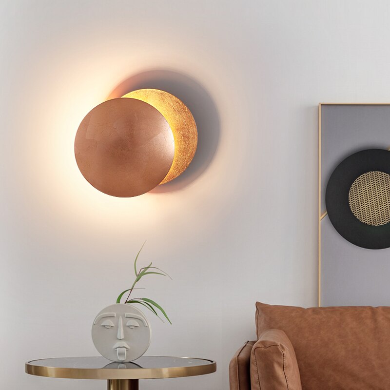 Lámpara de pared moderna de discos superpuestos inspirada en un eclipse solar