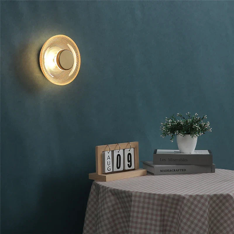 Aplique de pared escultórico de disco de vidrio texturizado y coloreado