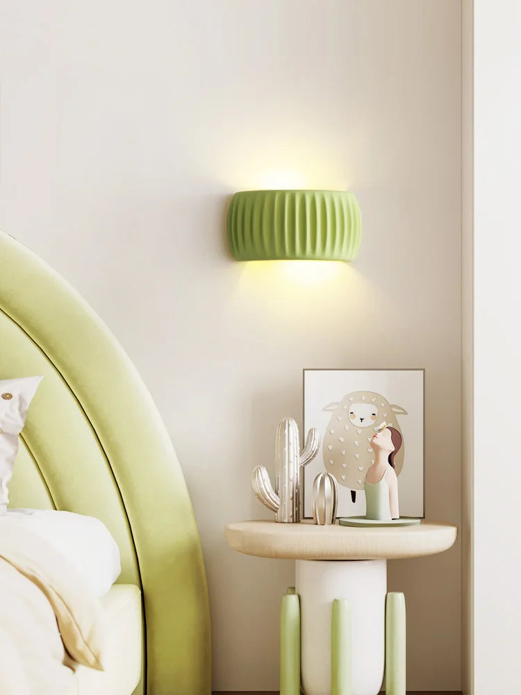 Aplique de pared moderno francés de resina estriada con iluminación arriba y abajo