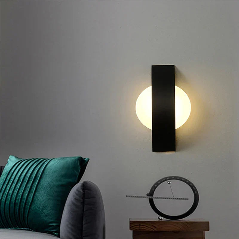 Aplique de pared minimalista de panel de hierro y esfera de acrílico