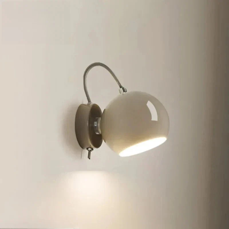 Aplique de pared nórdico minimalista con cúpula giratoria