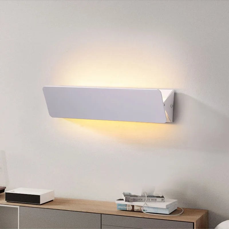 Aplique de pared rectangular minimalista de aluminio con brazo oscilante