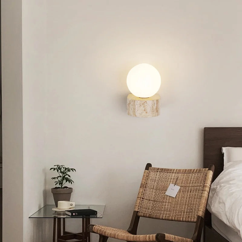 Aplique de pared japonés minimalista escultórico de piedra travertino y vidrio esmerilado