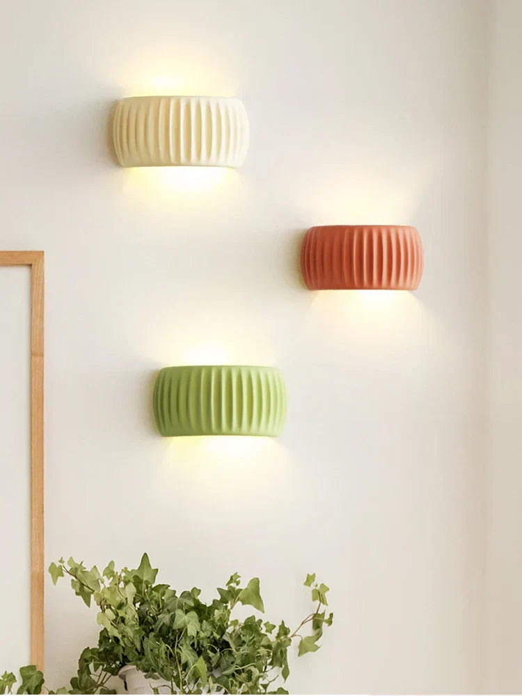Aplique de pared moderno francés de resina estriada con iluminación arriba y abajo