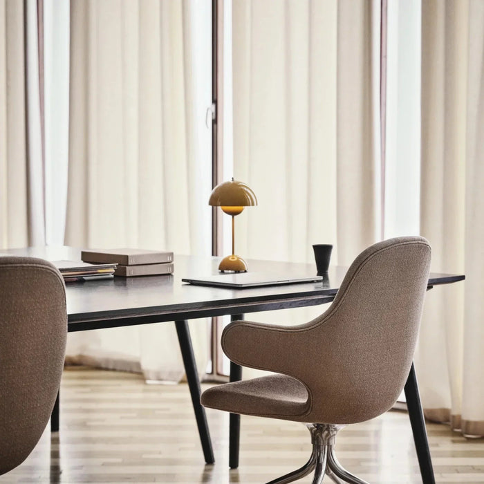 Lámpara de mesa escandinava recargable con silueta de brote de champiñón y control táctil