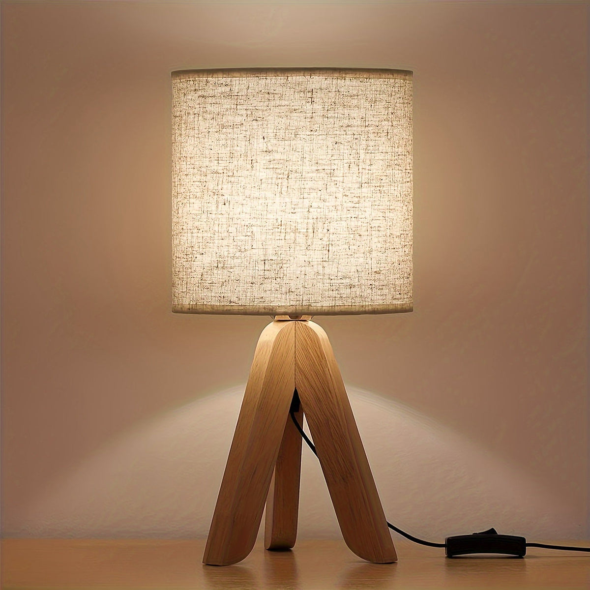 Lámpara de mesa nórdica minimalista con trípode de madera y pantalla de lino