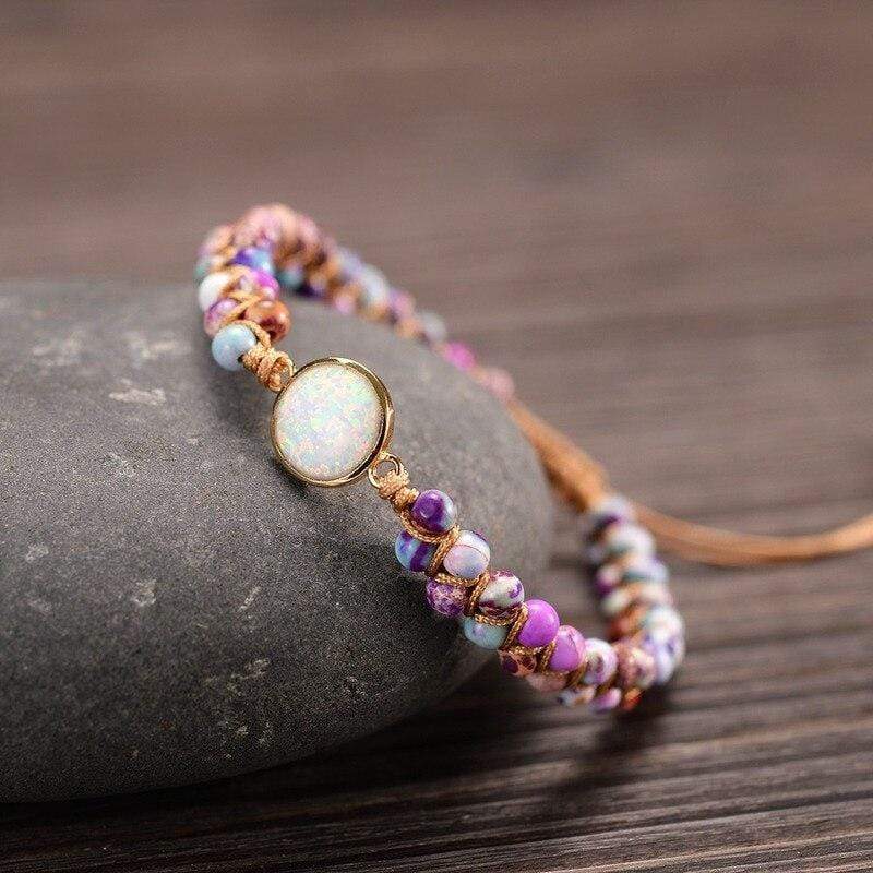 Pulsera bohemia artesanal de cuentas de amatista y ópalo para yoga