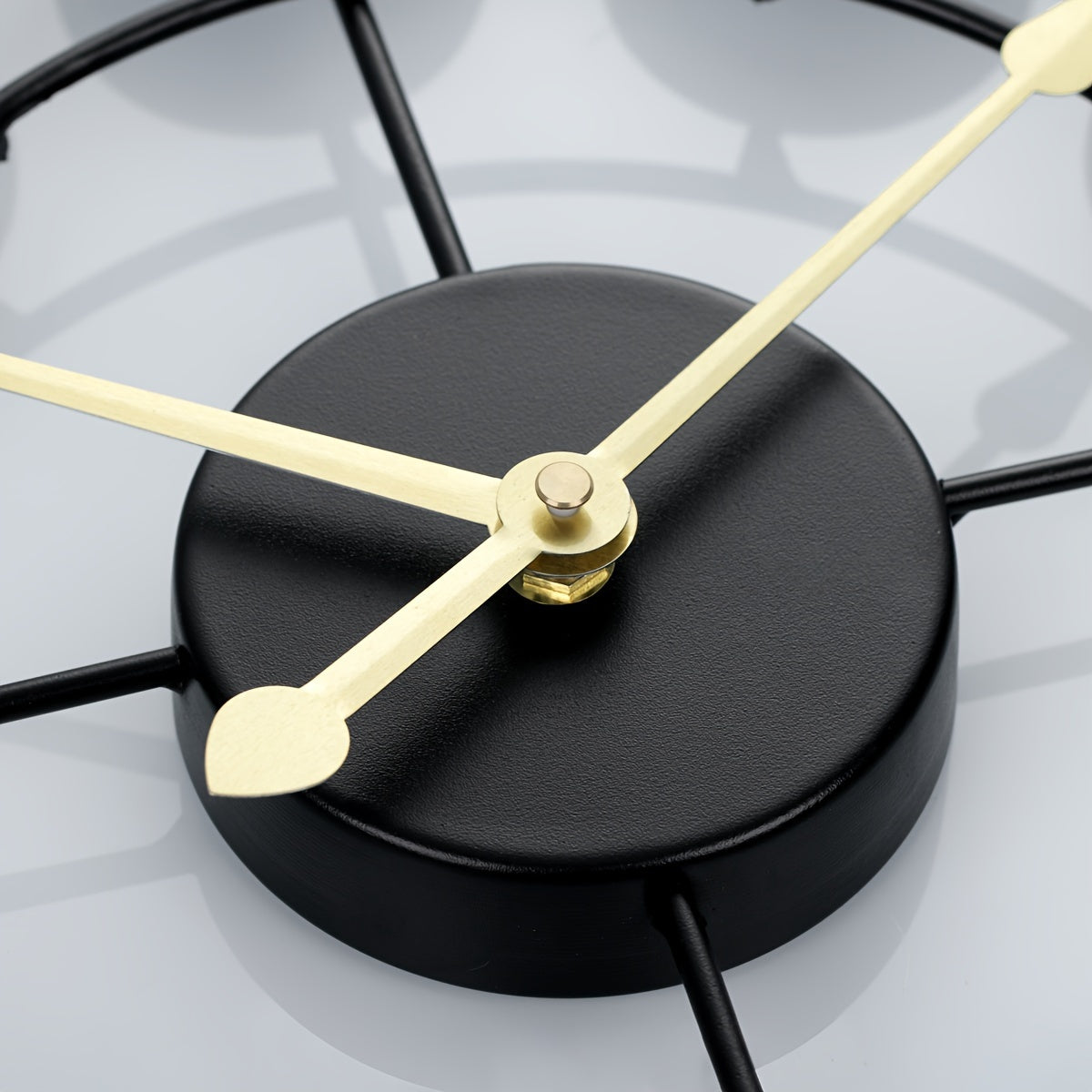Reloj de pared metálico retro con marco redondo de hierro